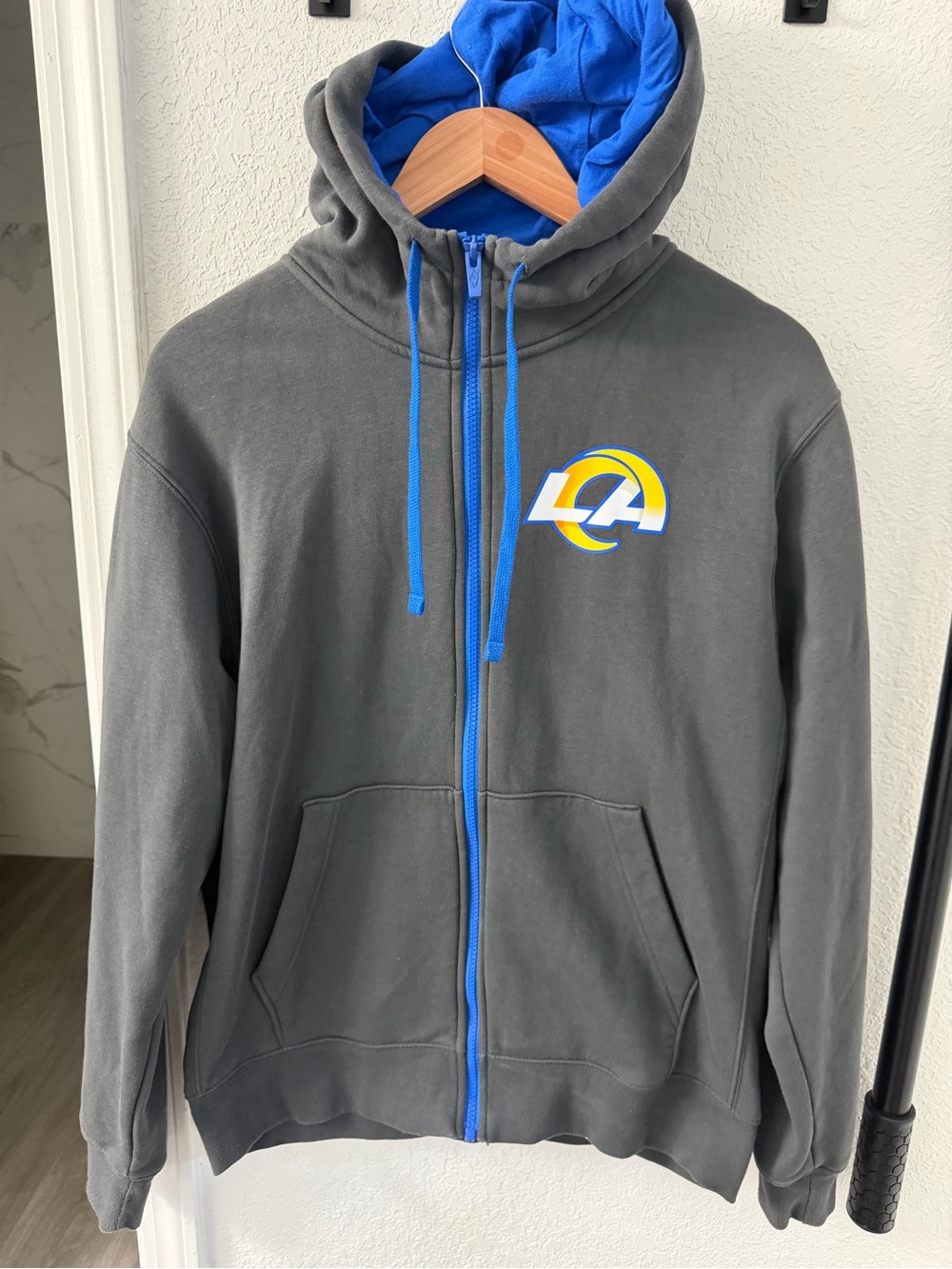 Nike Men's Gray Los Angeles Rams Zip-Up Hoodie with Blue Lining and Yellow Logo